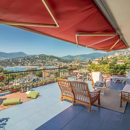 Super Attico Vista Mare E Ampia Terrazza Apartamento
